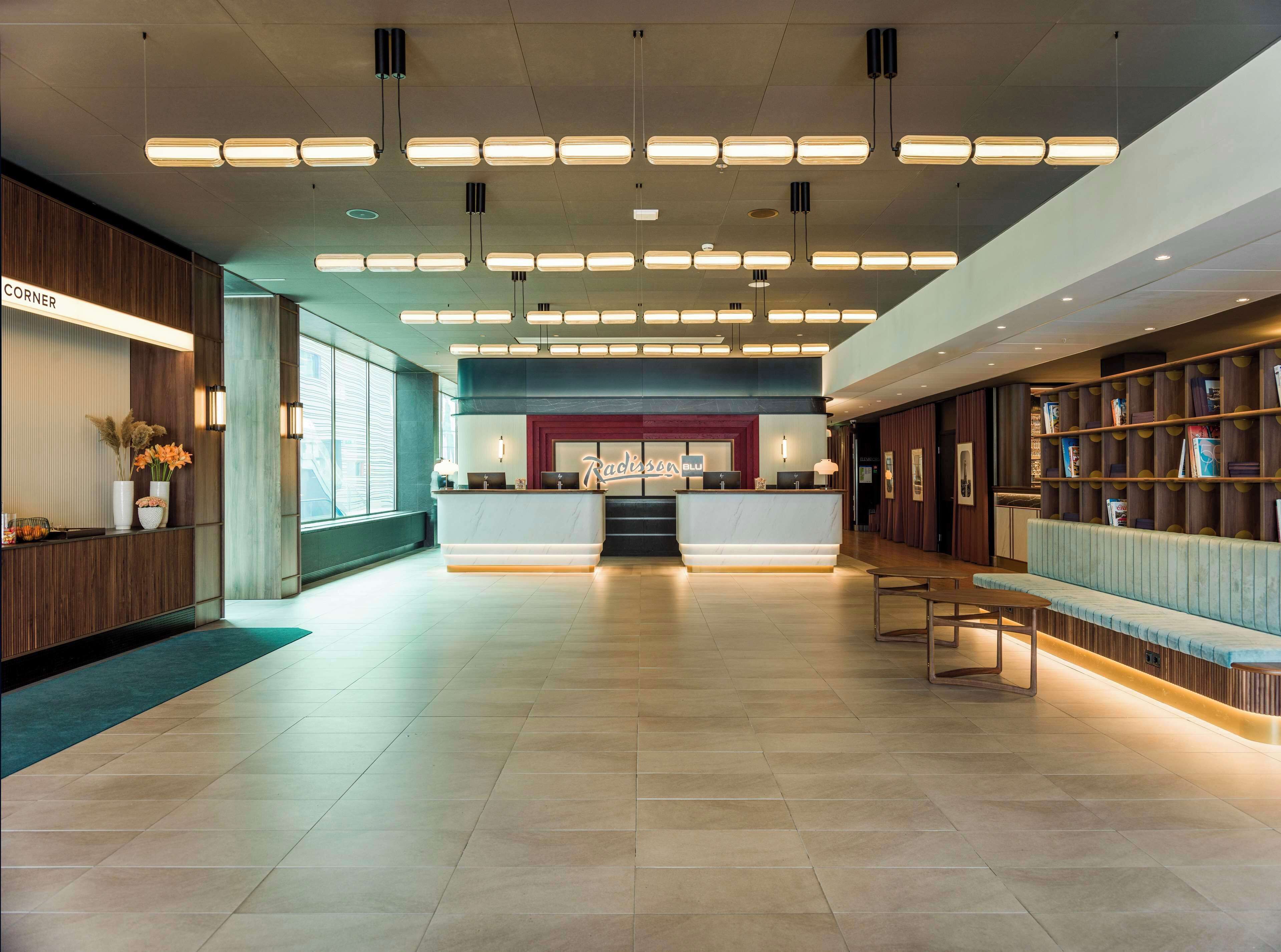 Radisson Blu Waterfront Hotel - Photo 7