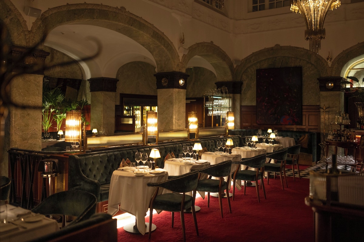 Bank Hotel - Photo 4