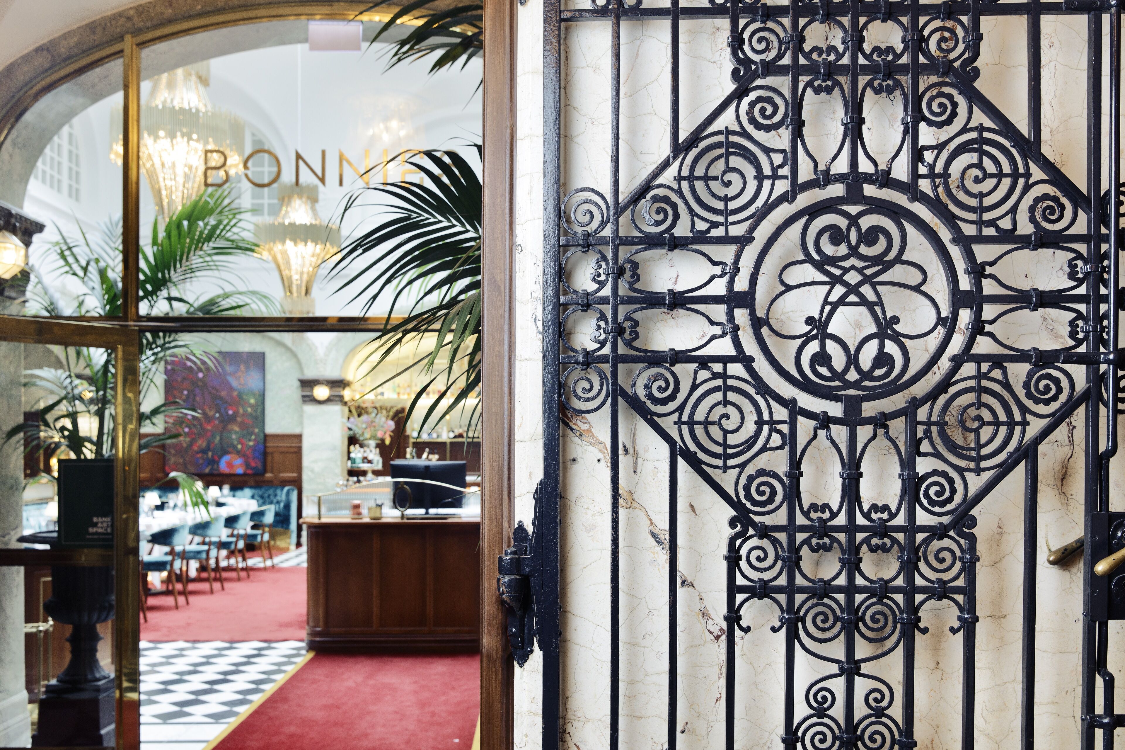 Bank Hotel - Photo 7