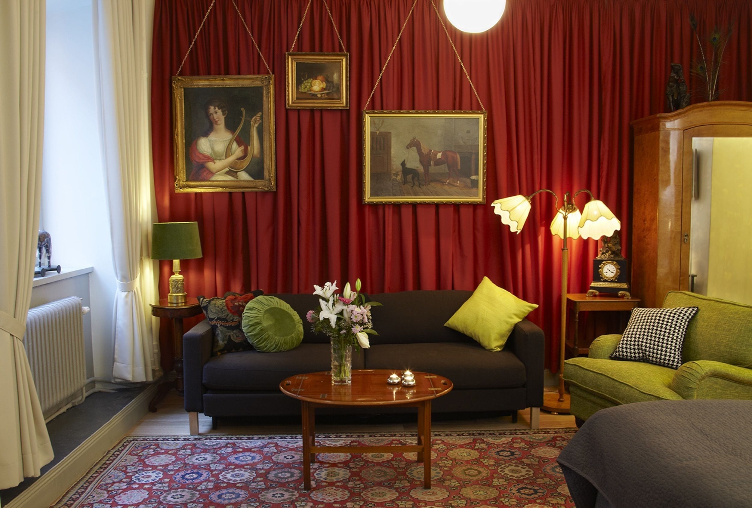 Lady Hamilton Apartments - Photo 7
