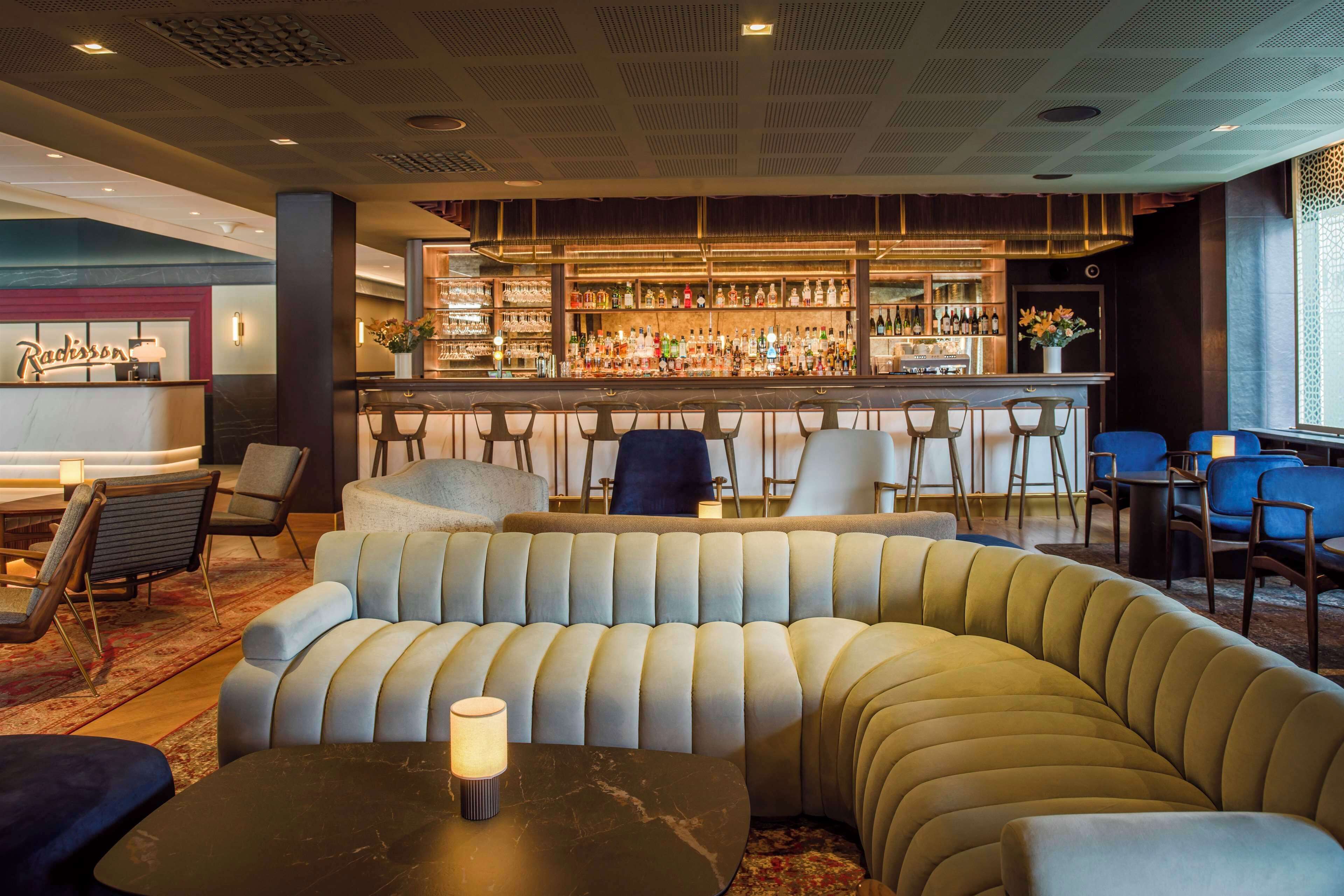 Radisson Blu Waterfront Hotel - Photo 5