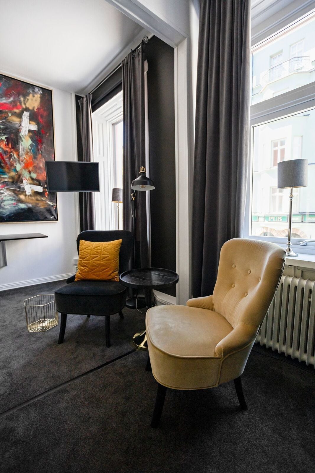 Eight Rooms - Photo 3