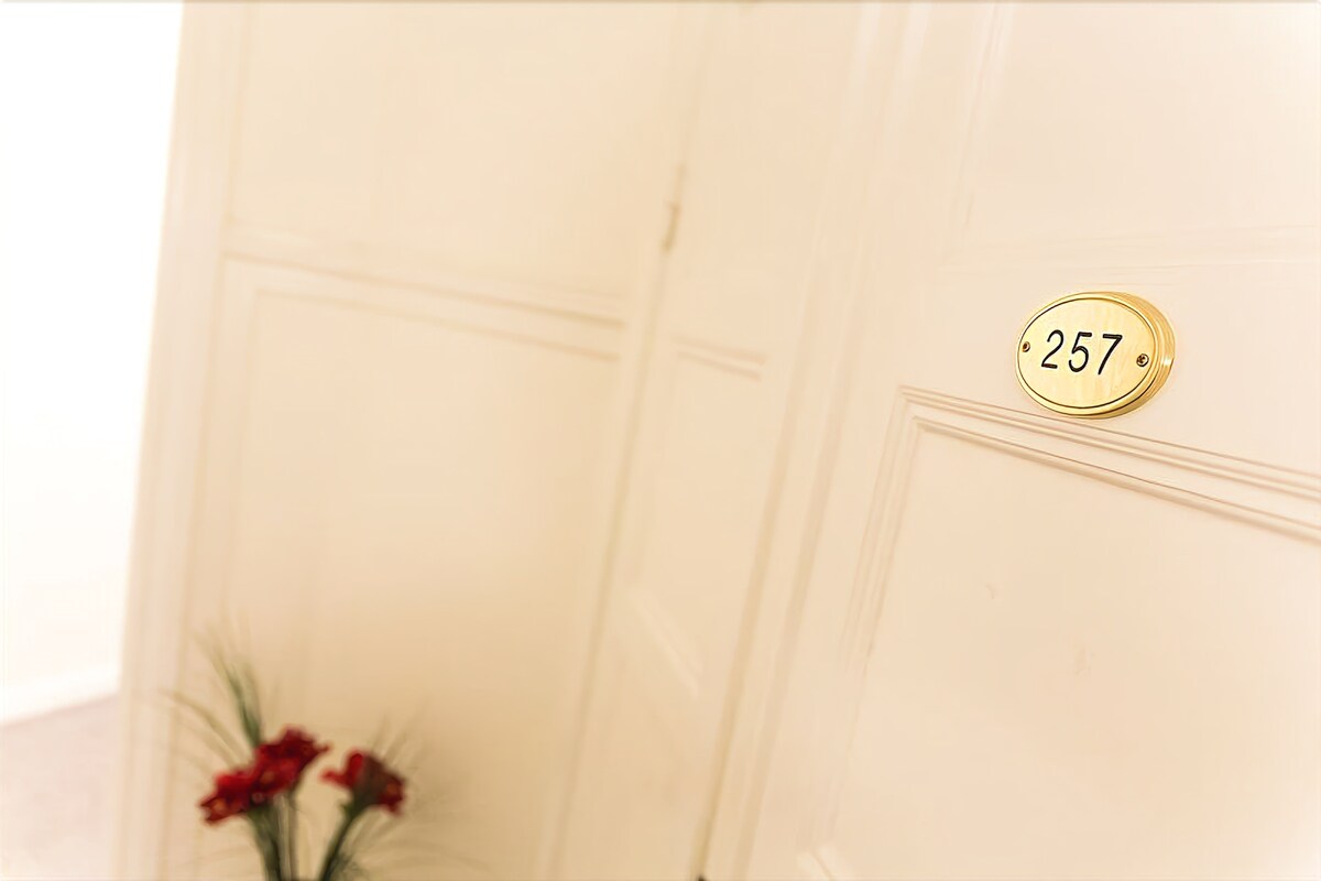 Queen’s Hotel - Photo 2