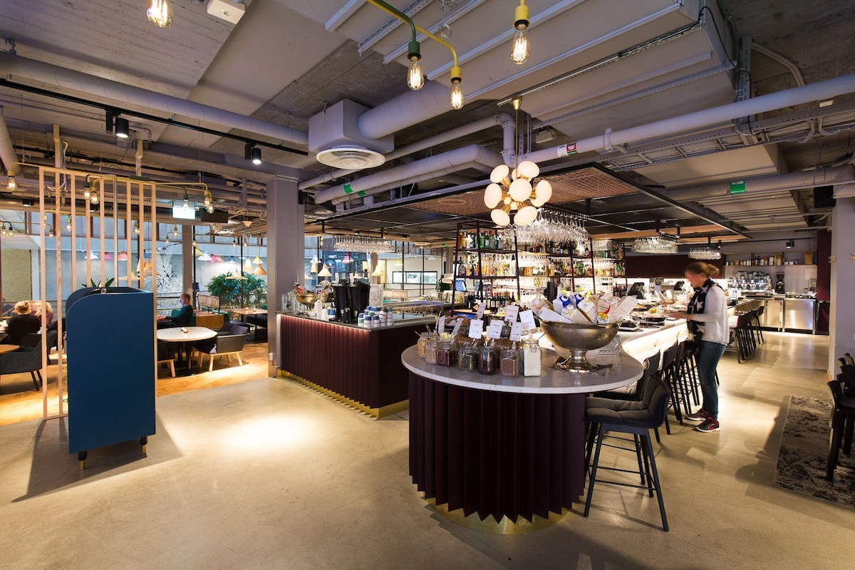 Hotel With Urban Deli - Photo 3